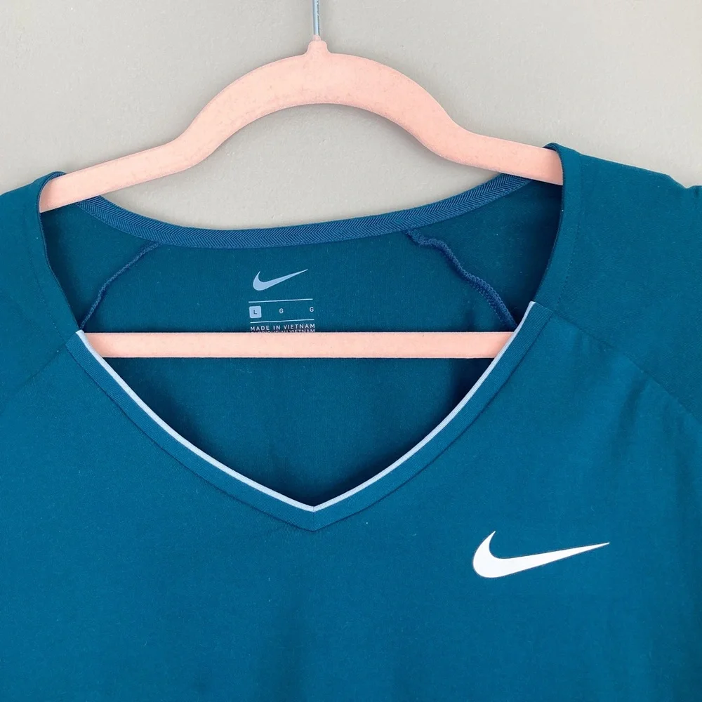 Nike Teal 3/4 Sleeve Athletic Top